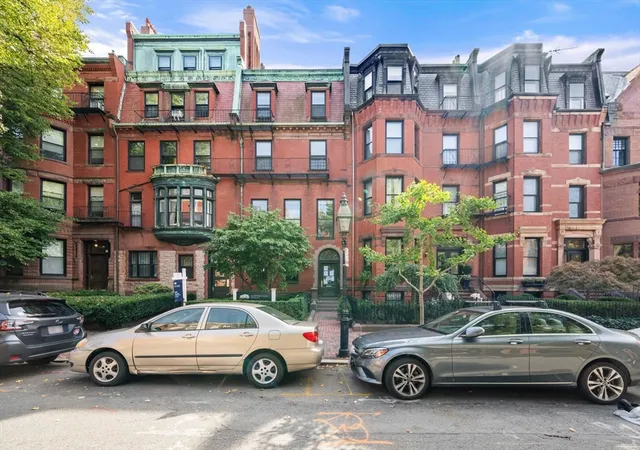 2nd image of 190 Marlborough, Boston, MA 02116