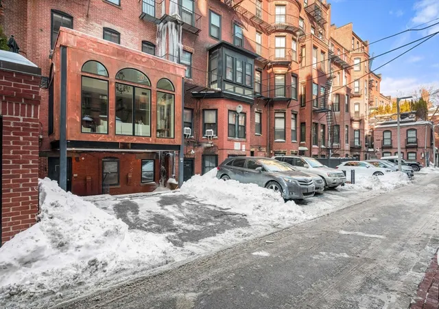 2nd image of 190 Marlborough, Boston, MA 02116