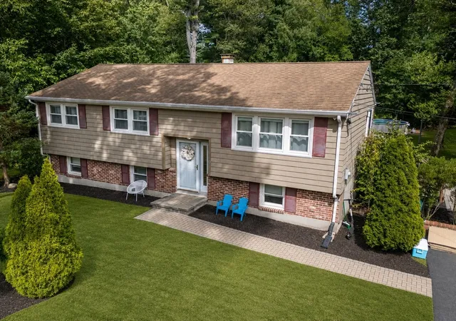 2nd image of 8 Governor Fuller Rd, Billerica, MA 01821 | MLS# 73539763