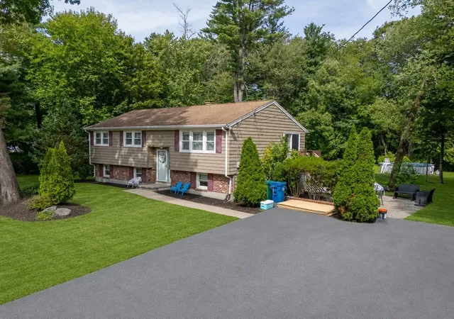 3rd image of 8 Governor Fuller Rd, Billerica, MA 01821 | MLS# 73539763