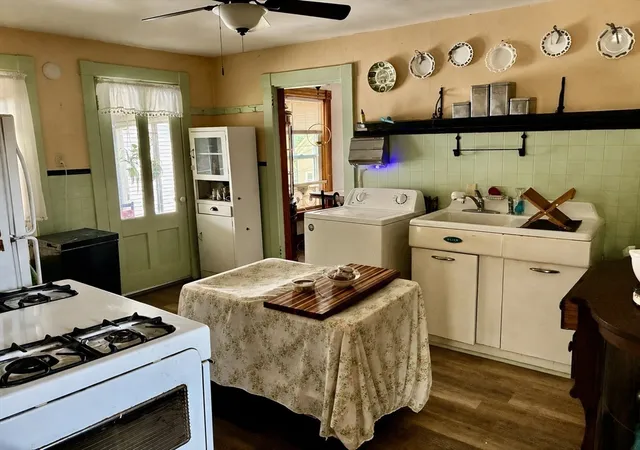 3rd image of 16 Chestnut St, Turners Falls, MA 01376 | MLS# 73566393
