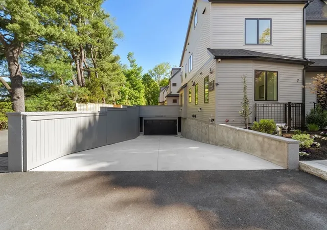 Homes for sale in Newton, MA | 956 Walnut Street #7, Newton, MA 02461 | MLS# 73518136