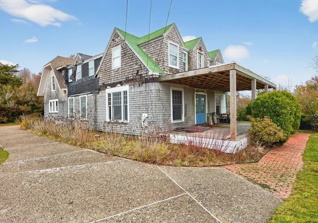 Photo 2 of Sale Pending at 9 Hedge Ln, Falmouth, MA 02540 | MLS# 73536096 | Listing updated on 2026-08-30