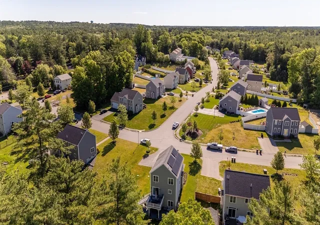 3rd image of 44 Brookside Dr #44, Hanson, MA 02341 | MLS# 73546223