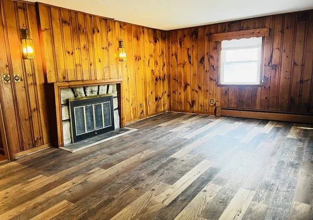 Homes for sale in Charlton, MA | 94 City Depot Rd, Charlton, MA 01507 | MLS# 73515336