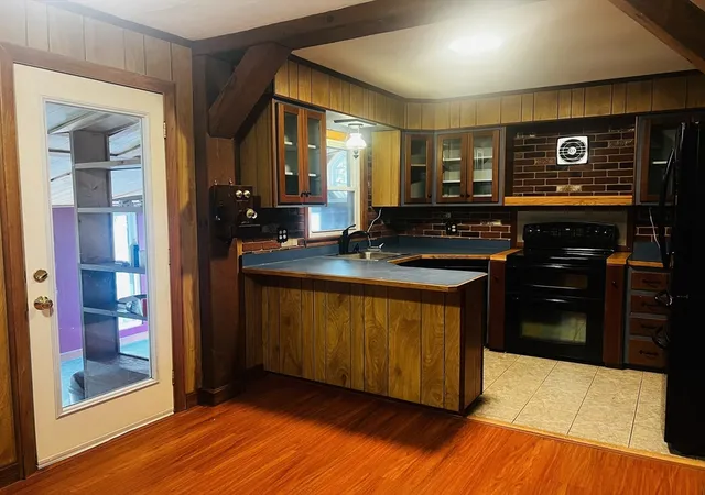 Homes for sale in Charlton, MA | 94 City Depot Rd, Charlton, MA 01507 | MLS# 73515336
