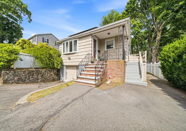 Homes for sale in Saugus, MA | 33 Fairchild Ave, Saugus, MA 01906 | MLS# 73540301
