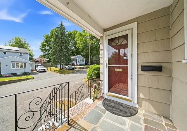 3rd image of 33 Fairchild Ave, Saugus, MA 01906 | MLS# 73540301