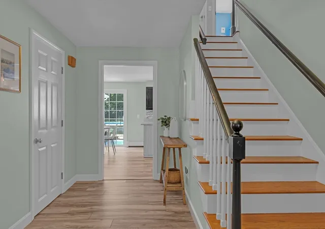 3rd image of 198 Meadow Wood Dr, Holden, MA 01520 | MLS# 73552123