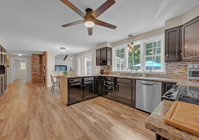 5th image of 198 Meadow Wood Dr, Holden, MA 01520 | MLS# 73552123