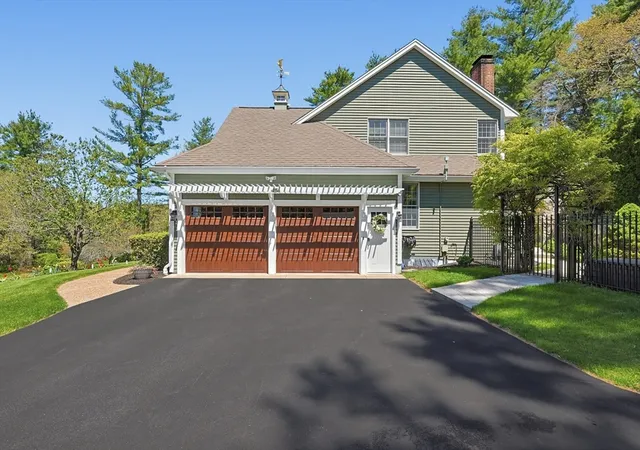 Homes for sale in Wrentham, MA | 40 Blackberry Hill Rd, Wrentham, MA 02093 | MLS# 73514868