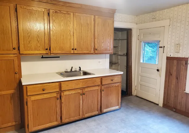 4th image of 56 Ash St, Spencer, MA 01562 | MLS# 73554335