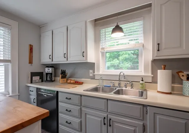 3rd image of 88 Newgate Cir, Manchester, NH 03102 | MLS# 73551359
