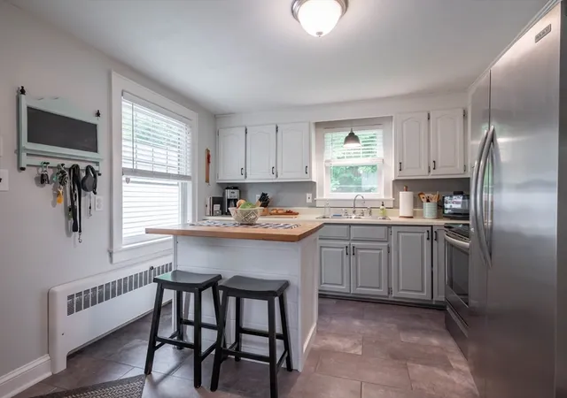 4th image of 88 Newgate Cir, Manchester, NH 03102 | MLS# 73551359