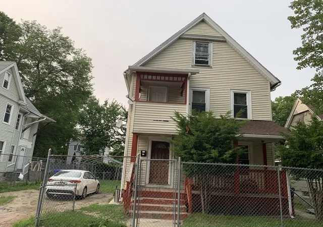 1st image of 172 Quincy St, Springfield, MA 01109 | MLS# 73559073