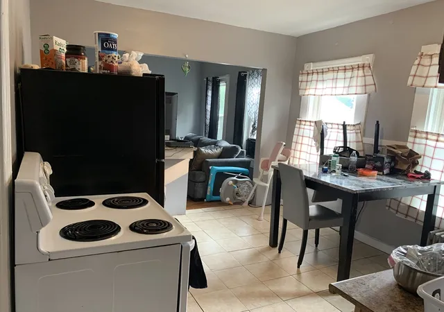 Photo 3 of Sale Pending at 172 Quincy St, Springfield, MA 01109 | MLS# 73559073 | Listing updated on 2026-08-19
