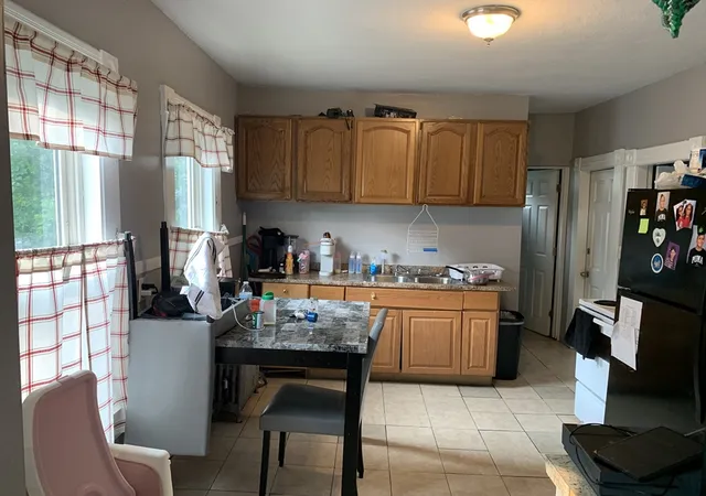 Listing Photo 4 - Condo for sale in building located at 172 Quincy St, Springfield, MA 01109