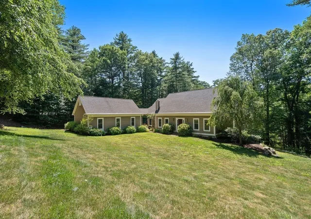 3rd image of 430 Mashapaug Rd, Holland, MA 01521 | MLS# 73554691