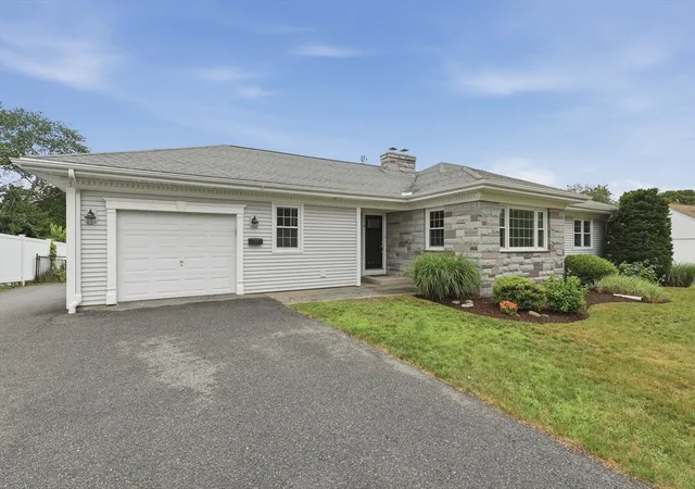 Homes for sale in Milford, MA | 175 Congress Street, Milford, MA 01757 | MLS# 73541285