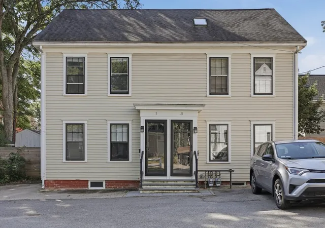 1st image of 1 Lincoln Ct #1, Amesbury, MA 01913 | MLS# 73568110