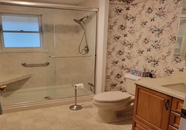 Homes for sale in Webster, MA | 4 Eastern Ave, Webster, MA 01570 | Houzeo