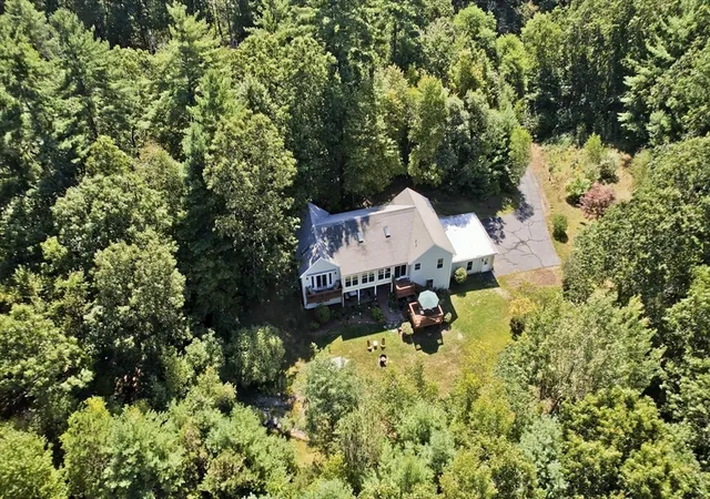 3rd image of 267 Southampton Rd, Holyoke, MA 01040 | MLS# 73428591