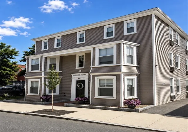 2nd image of 11 Charter St, Newburyport, MA 01950 | MLS# 73561596