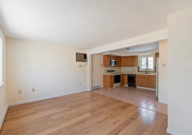 3rd image of 49r Ashton St, Everett, MA 02149