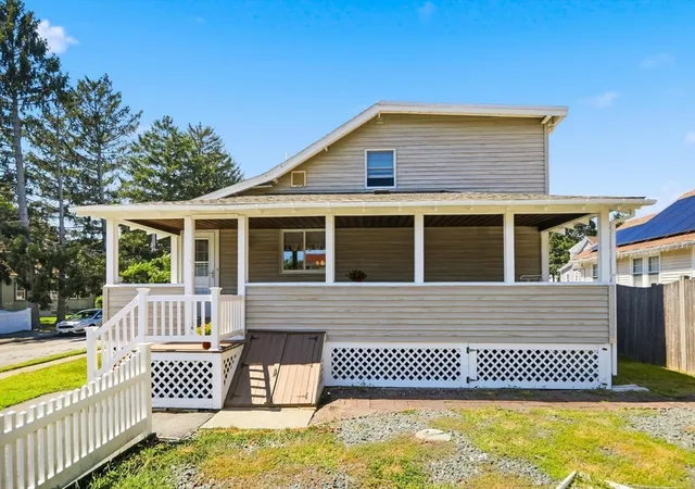 40th image of 34 Avon St, Saugus, MA 01906 | MLS# 73559451