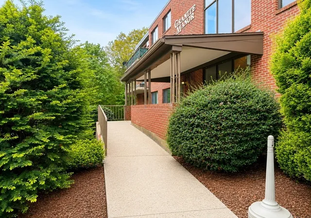 2nd image of 10 Rutledge St, Worcester, MA 01604