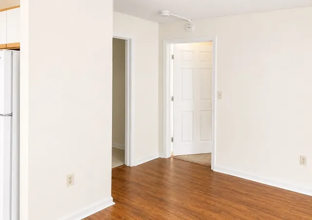 3rd image of 10 Rutledge St, Worcester, MA 01604