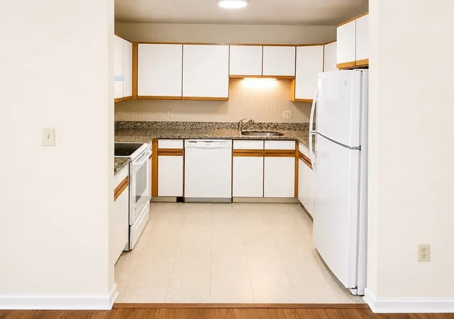 5th image of 10 Rutledge St, Worcester, MA 01604