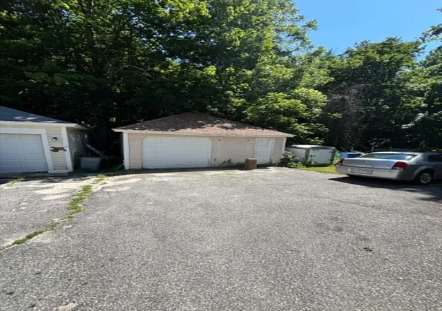 3rd image of 17-19 Coolidge Ave, Southbridge, MA 01550 | MLS# 73551637