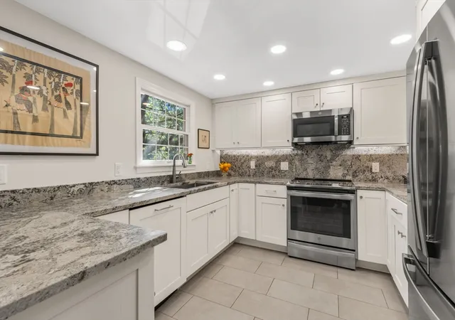 4th image of 18 Miller Hill Rd #9, Provincetown, MA 02657 | MLS# 73567034