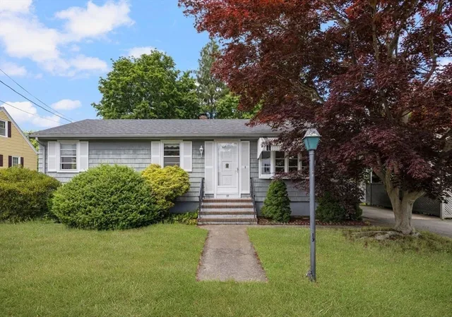 2nd image of 27 Hinsdale St, Swansea, MA 02777 | MLS# 73541475