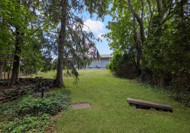 36th image of 27 Hinsdale St, Swansea, MA 02777 | MLS# 73541475