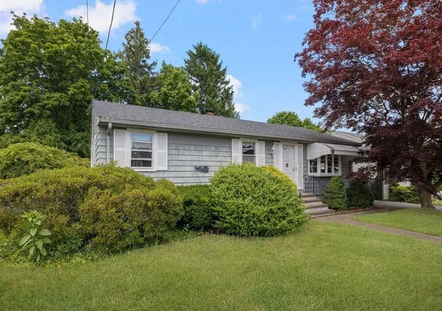 3rd image of 27 Hinsdale St, Swansea, MA 02777 | MLS# 73541475