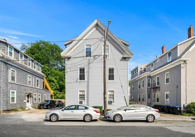 3rd image of 13 Knowlton St, Beverly, MA 01915 | MLS# 73565506