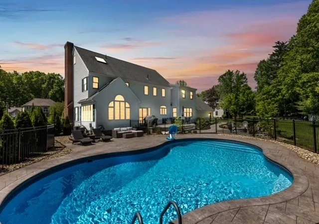Photo 1 of Sale Pending at 17 Wellington Dr, East Longmeadow, MA 01028 | MLS# 73564870 | Listing updated on 2026-08-28