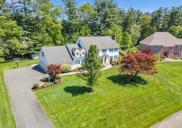 Photo 3 of Sale Pending at 17 Wellington Dr, East Longmeadow, MA 01028 | MLS# 73564870 | Listing updated on 2026-08-28