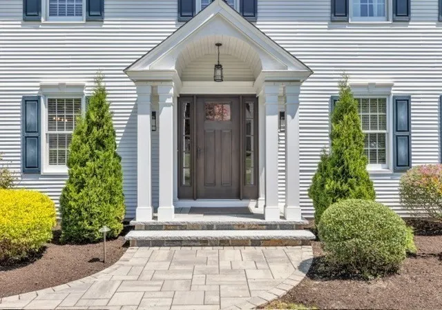Photo 3 of Sale Pending at 17 Wellington Dr, East Longmeadow, MA 01028 | MLS# 73564870 | Listing updated on 2026-08-28