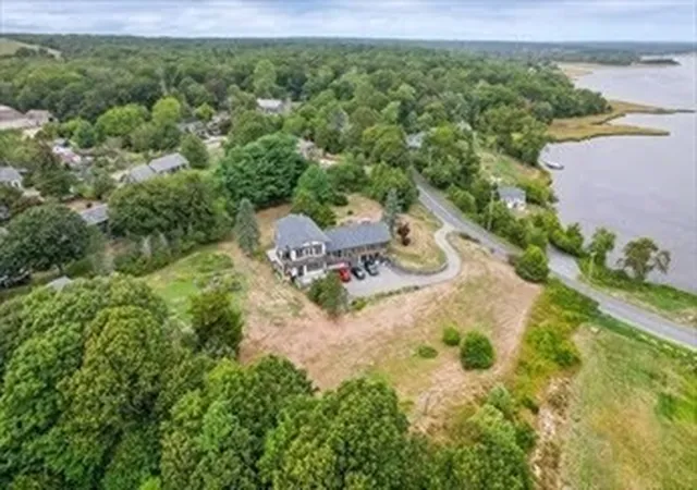2nd image of 225 Hixbridge Rd, Westport, MA 02790 | MLS# 73510736