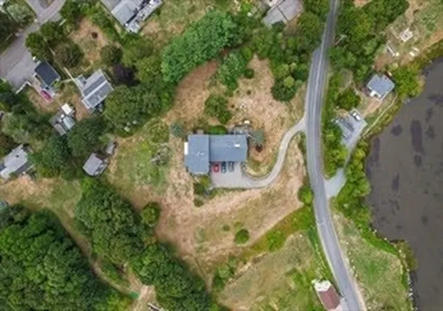 3rd image of 225 Hixbridge Rd, Westport, MA 02790 | MLS# 73510736