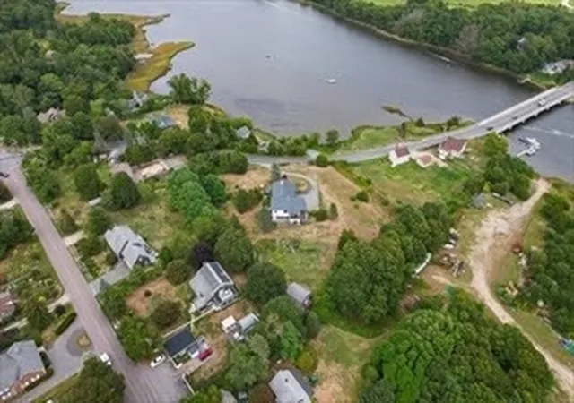 4th image of 225 Hixbridge Rd, Westport, MA 02790 | MLS# 73510736