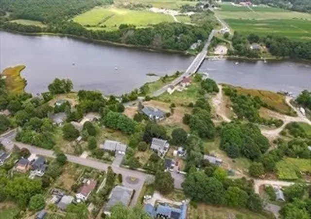 5th image of 225 Hixbridge Rd, Westport, MA 02790 | MLS# 73510736