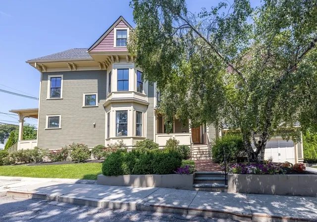 2nd image of 160 Walnut St, Newtonville, MA 02460