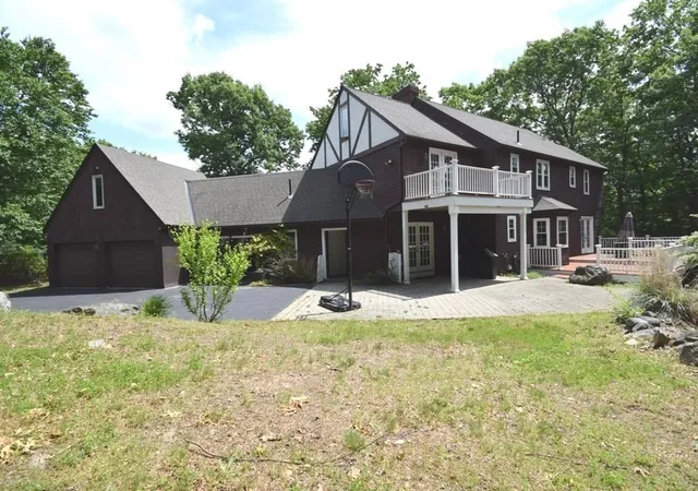 2nd image of 14 Colonial Dr, Shrewsbury, MA 01545 | MLS# 73534942