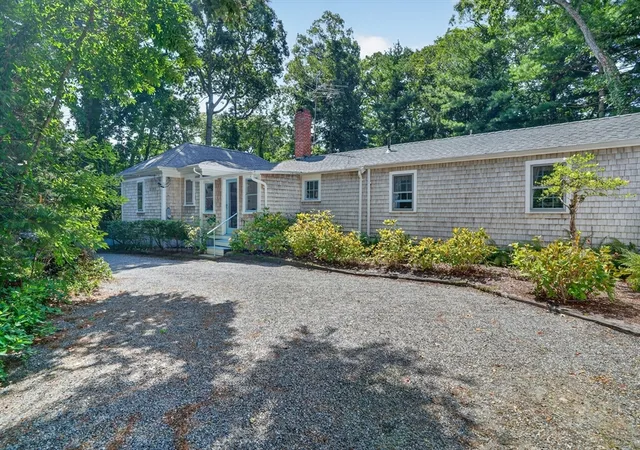 Photo 2 of Single family home for sale at 528 Main St, Vineyard Haven, MA 02568 | MLS# 73563290 | Listing updated on 2026-09-13