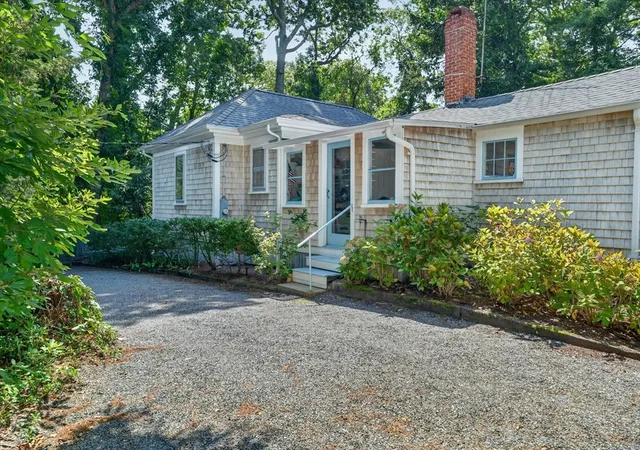 Photo 3 of Single family home for sale at 528 Main St, Vineyard Haven, MA 02568 | MLS# 73563290 | Listing updated on 2026-10-17