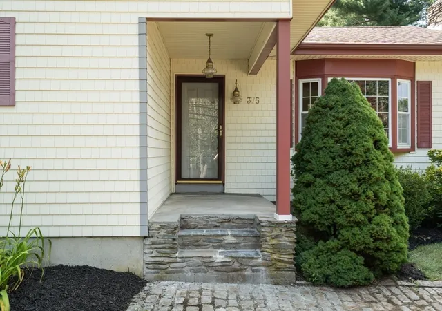 3rd image of 375 Middle Rd, Acushnet, MA 02743 | MLS# 73550626